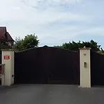 Les Manoirs