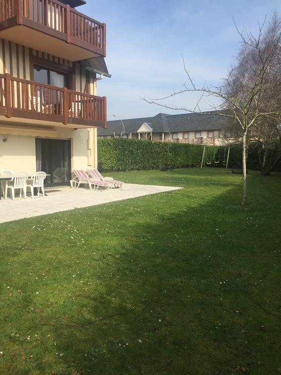Les Manoirs Apartment